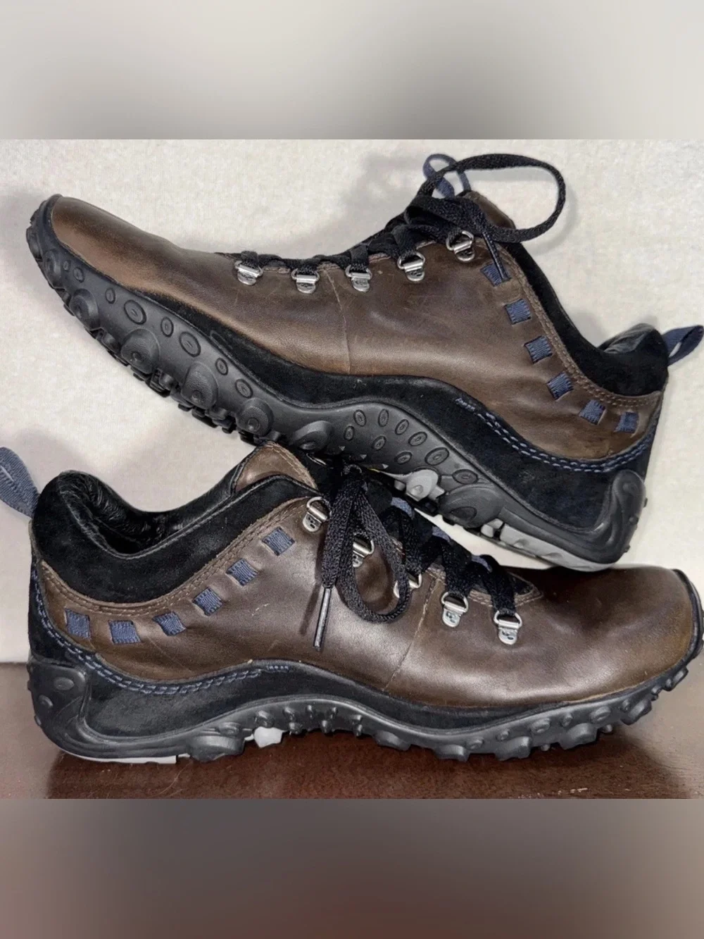 Merrell Hiking Shoes Chameleon Arc Traveler Womens 8.5 Brown Leather Vibram Sole
